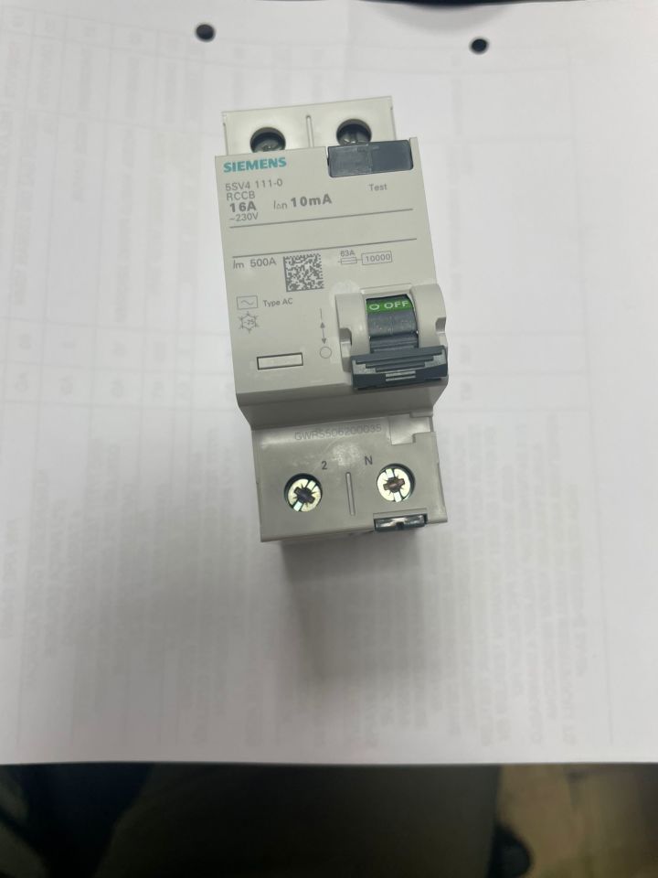 SIEMENS 5SV4111-0 1X16A 10MA 1F+N TİP-AC KAÇAK AKIM RÖLESİ
